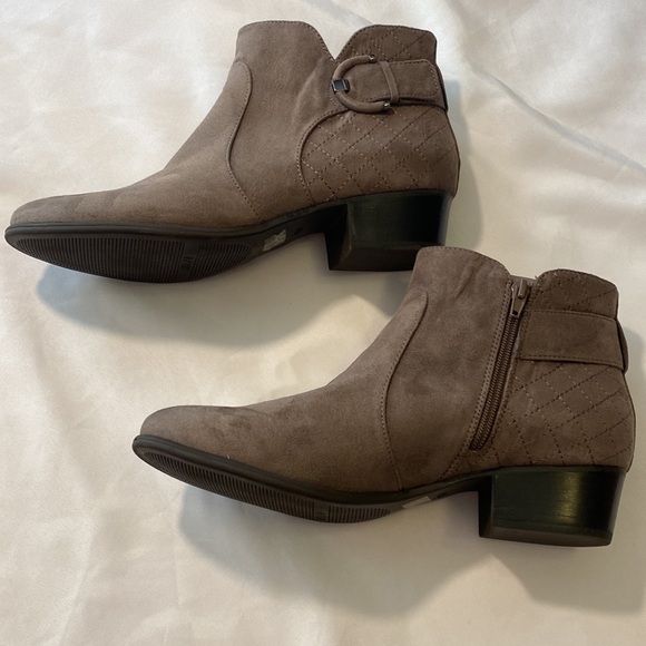 Unisa woman’s ankle boots size 11M - Picture 5 of 9